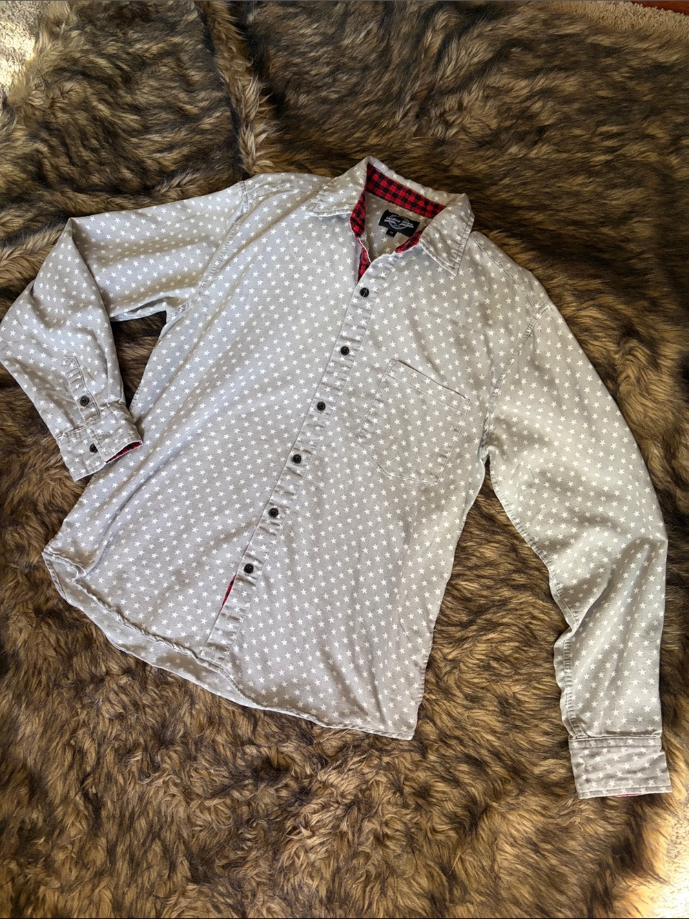 Something Strong Light Gray Star-Print Button-Down Shirt-Red-Checked Trim Size M